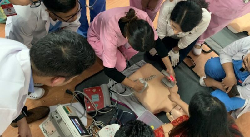 training-defibrillator-overhead-session